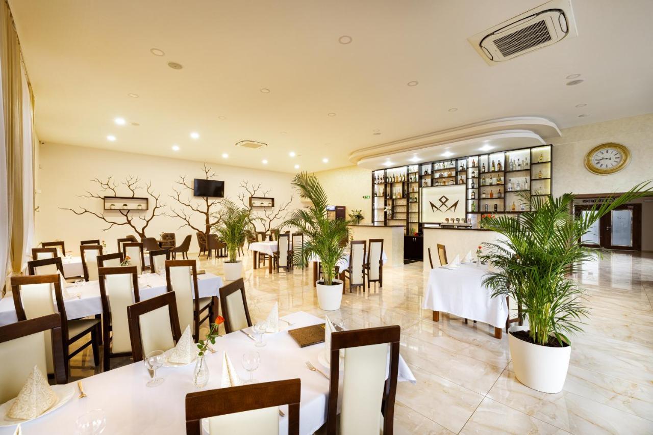 Royal M Hotel Sabinov Buitenkant foto